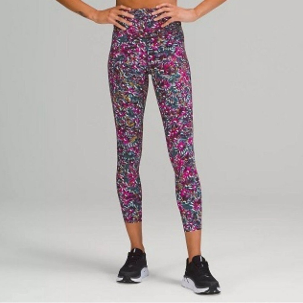 NEW lululemon athletica Base Pace HR Tight 25” with back pocket Size 14